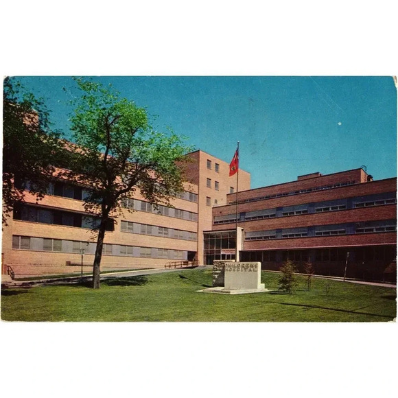 The Childrens Hospital Winnipeg Manitoba Canada Postcard - Picture 1 of 2
